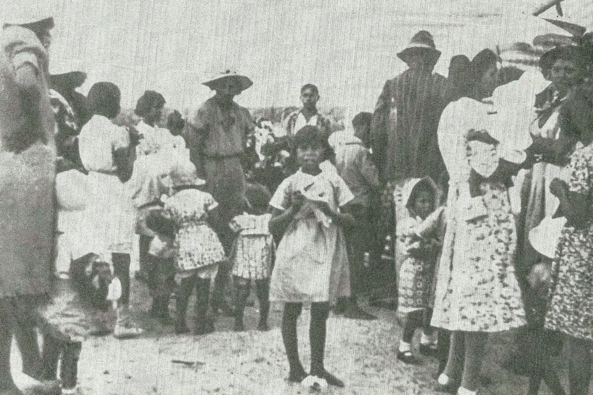 Church crowd including Len, Lionel Yarran and Edna Winmar at the Badjaling Mission House early 1930s. SLWA 060964PD