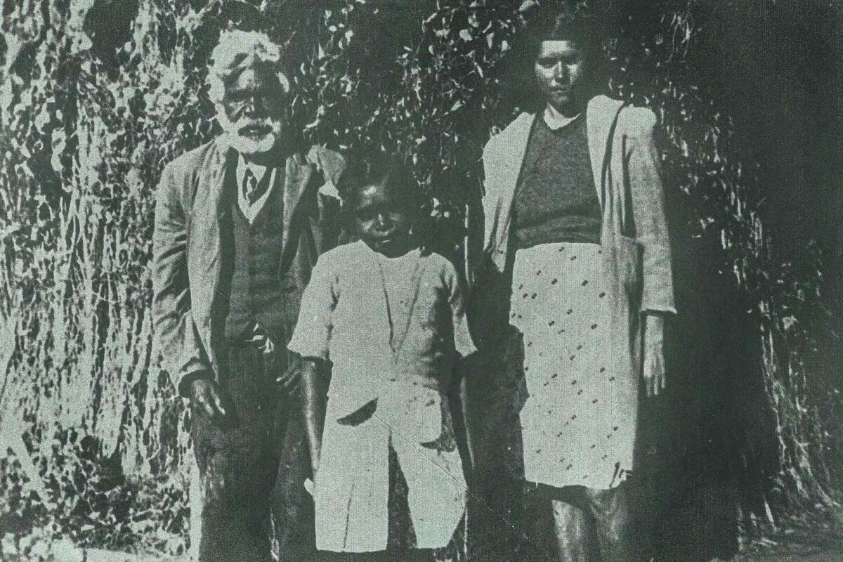 Teddy, Phoebe and Lottie Newell 1920s. SLWA 060934PD